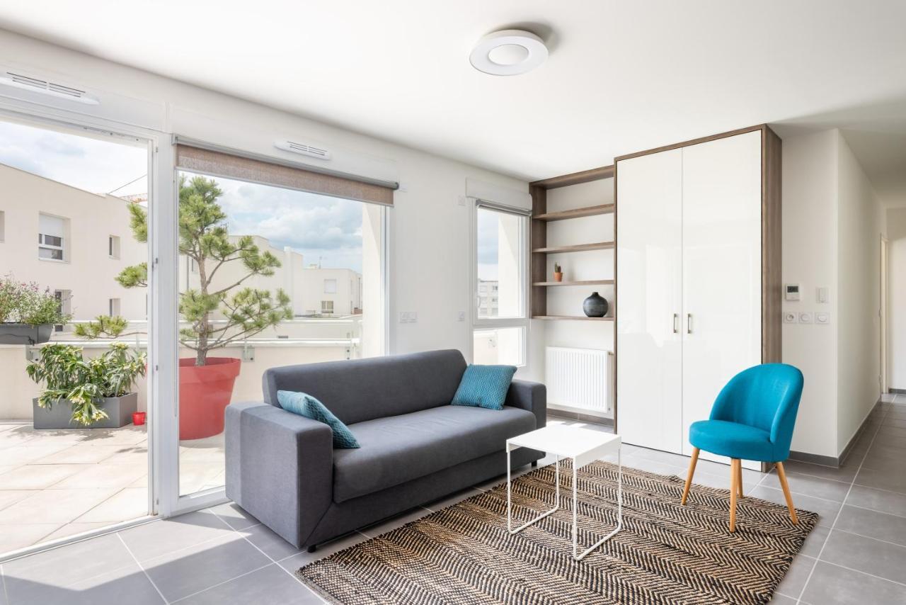 Appartement De Standing Avec Grande Terrasse Villeurbanne Kültér fotó